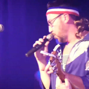 Capture d'écran du clip "Les Casseroles" du groupe Hasta Siempre