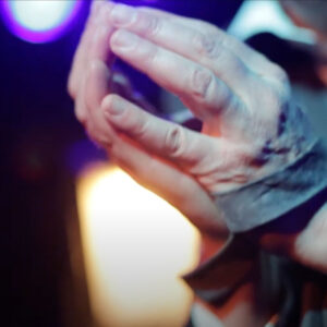 Capture d'écran du teaser de la pièce de théâtre "Mon Banc Public"