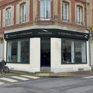 Aperçu de l'enseigne de la poissonnerie "Les Ondes Marines"