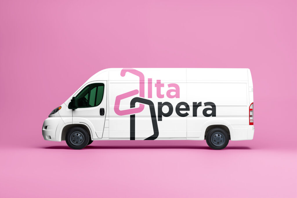 Mise en situation du logo d'Alta Opera sur un camion