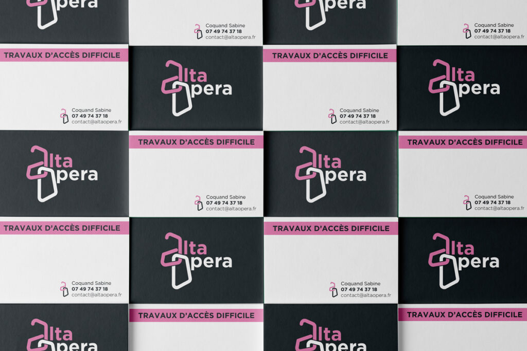 Mise en situation des cartes de visite d'Alta Opera