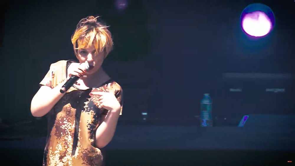 Extrait d'une vidéo Aftermovie de sa prestation sur scène lors du festival Montereaux Confluence de 2015
