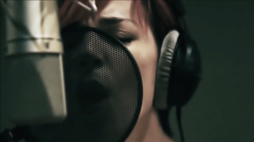 Extrait d'une vidéo en session acoustique de la chanteuse Cyryel sur la chanson "Il y a"