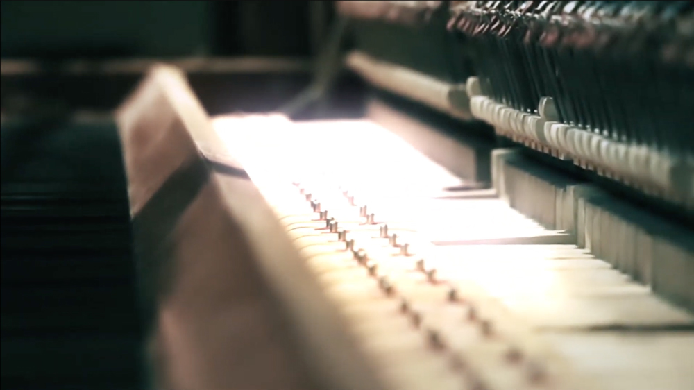 Extrait d'une vidéo en session acoustique de la chanteuse Cyryel sur la chanson "Il y a"
