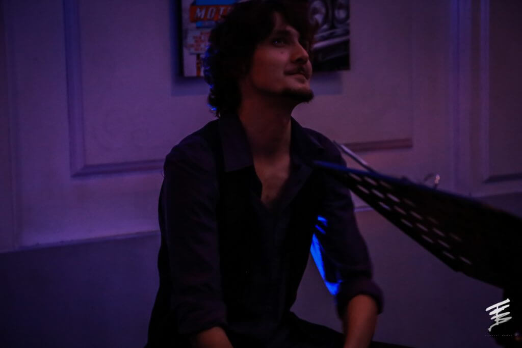 Photo prise lors d'un concert d'Alexis Moser