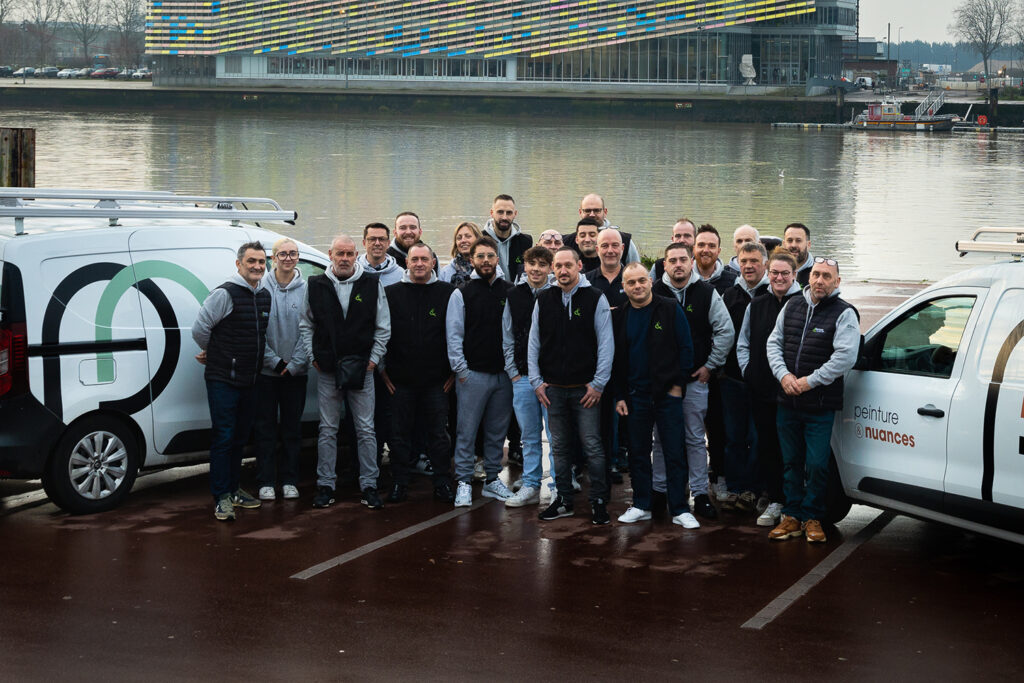 Photo de groupe des collaborateur de la société Peinture & Nuances