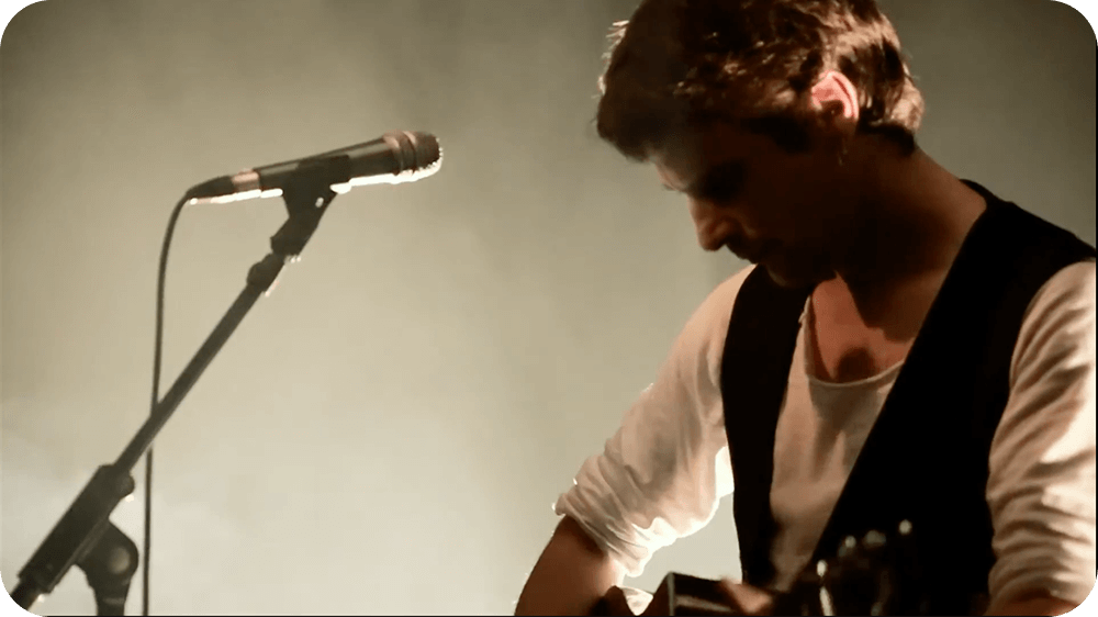 Capture d'écran d'une session acoustique du chanteur Vincent Blanchard sur la chanson "Mon nom ne te dit rien"