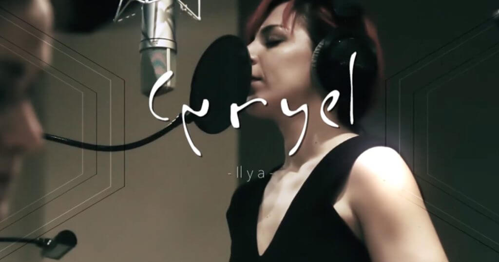 Capture d'écran d'une session acoustique de la chanteuse Cyryel sur le titre"Il y a"