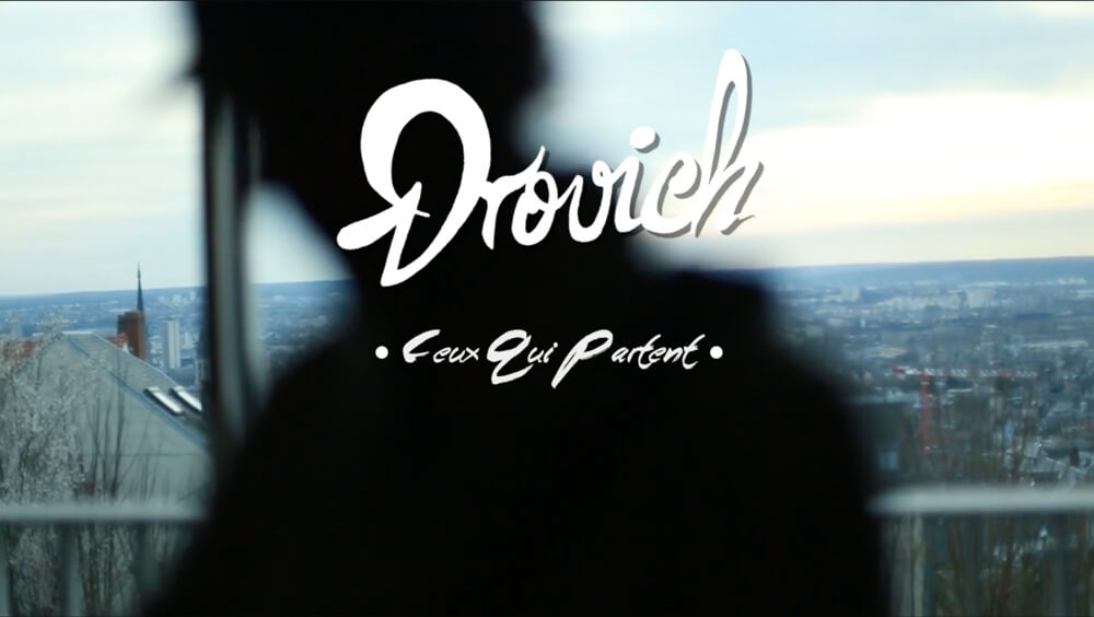 Capture d'écran d'une session acoustique du chanteur Drovich sur la chanson "Ceux qui partent"