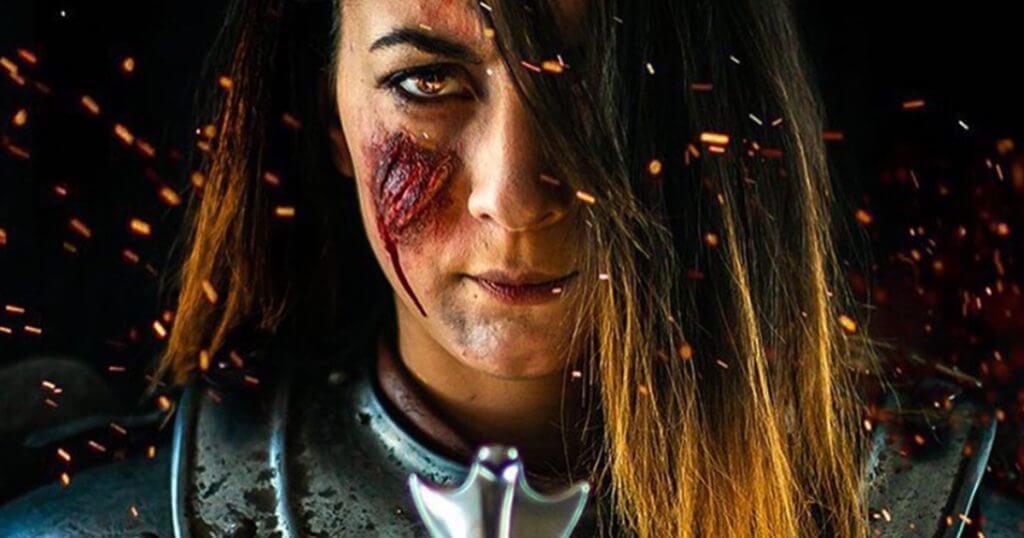 Photos d'une représentation de Jeanne d'Arc de façon guerrière